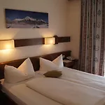 Gaensleit Hotel 3*