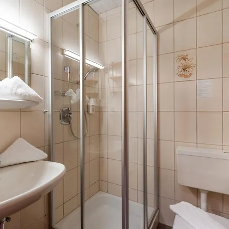 Gaensleit Otel 3*